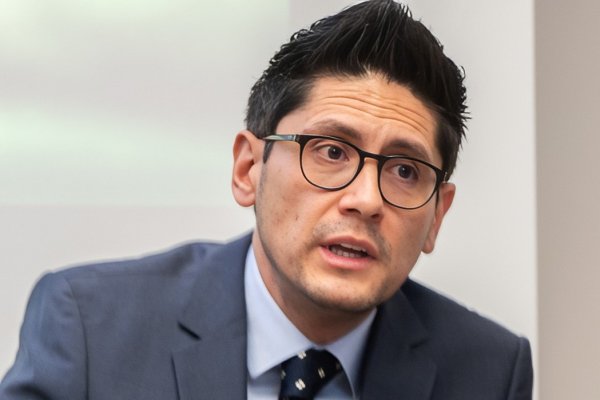 Vizepräsident Eduardo Maldonado-González antwortet auf eine Frage des Moderators