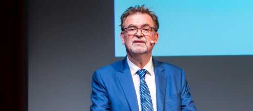 Der Kammerfunktionär Rudolf Schmitzberger spricht gerade im Rahmen des Wiener Impftags 2026.