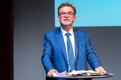 Der Kammerfunktionär Rudolf Schmitzberger spricht gerade im Rahmen des Wiener Impftags 2026.