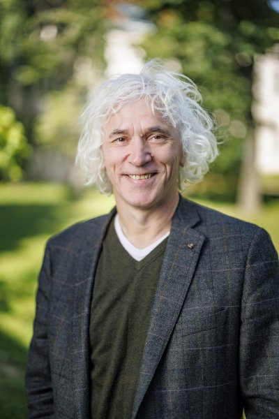 Mann in Anzugjacke
